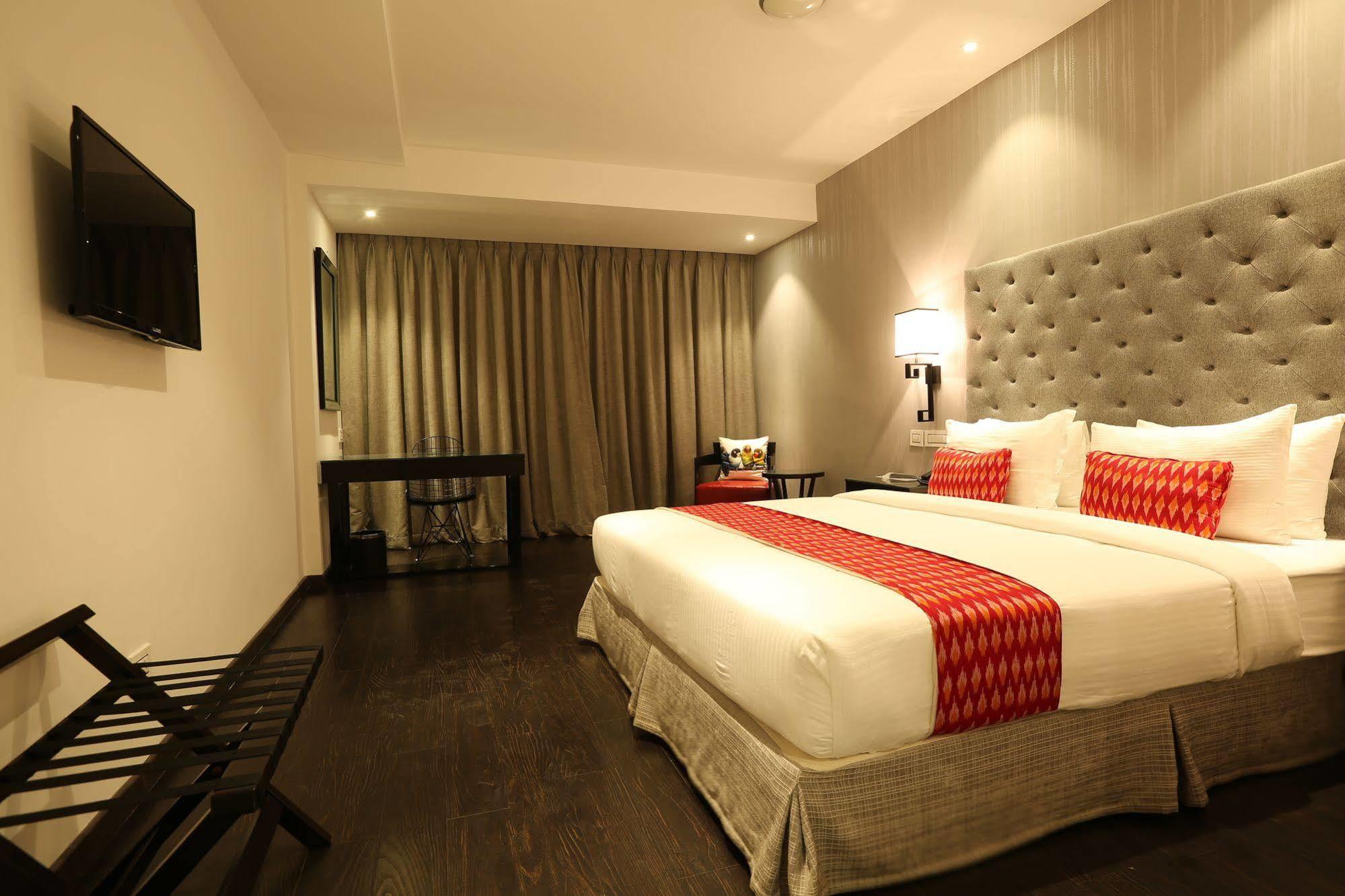 Deccan Serai, Hitec City, 3*