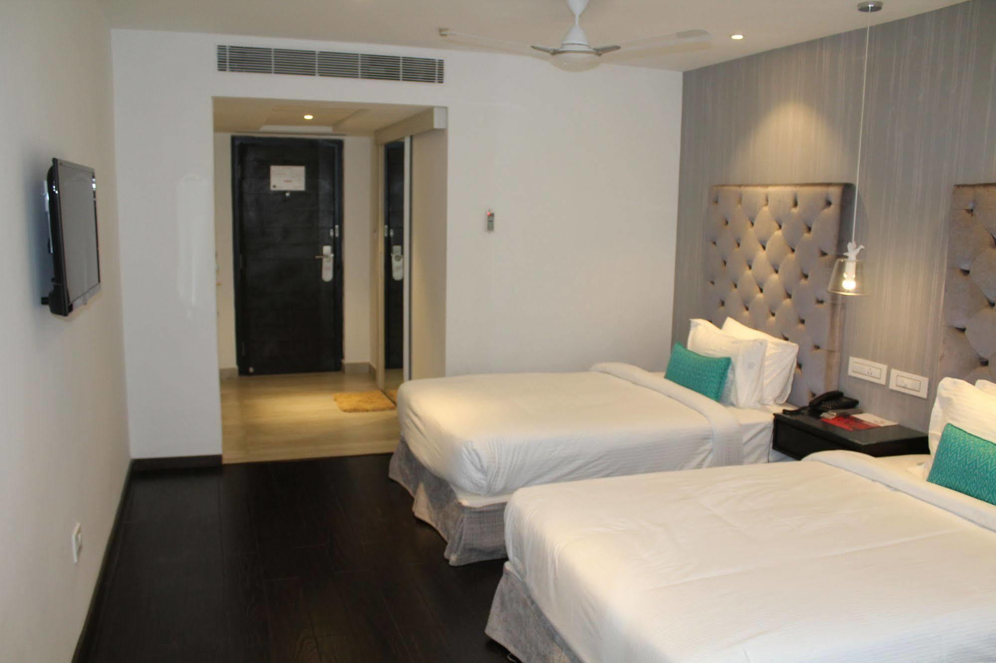 Deccan Serai, Hitec City,