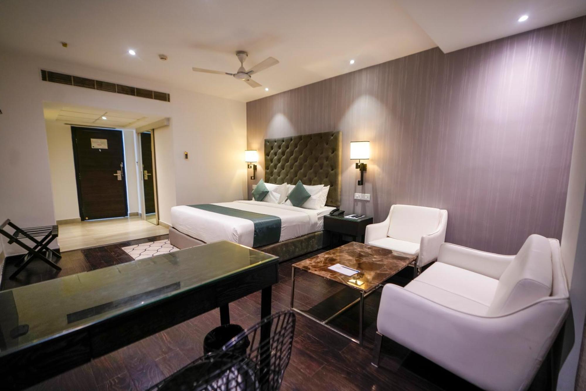 Hotel Deccan Serai, Hitec City,