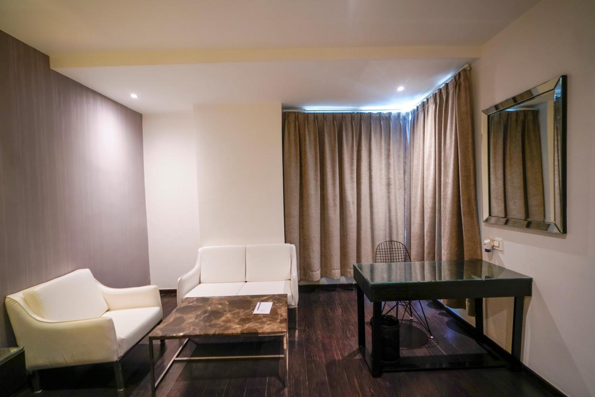 Hotel Deccan Serai, Hitec City,