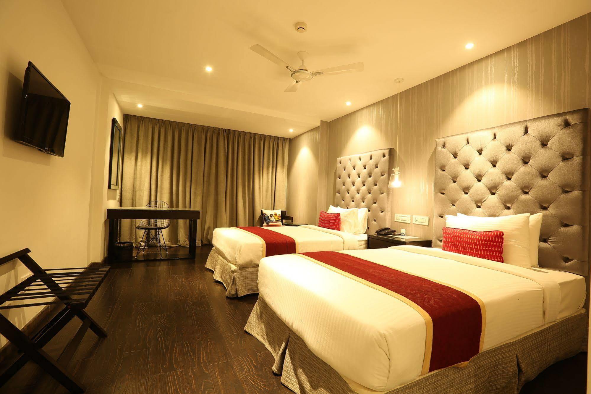 Hotel Deccan Serai, Hitec City, 3*